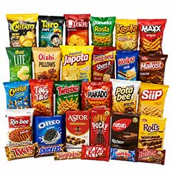 Berbagai pilihan makanan ringan snack istana buah, biskuit, keripik, cokelat, kacang, dan camilan favorit tersedia untuk menemani waktu santai bersama keluarga maupun teman.